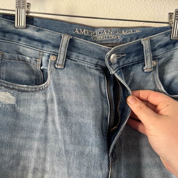 American Eagle Blue Mom Jean High Waist Light Wash Distressed Detail 8 Short - Picture 8 of 14